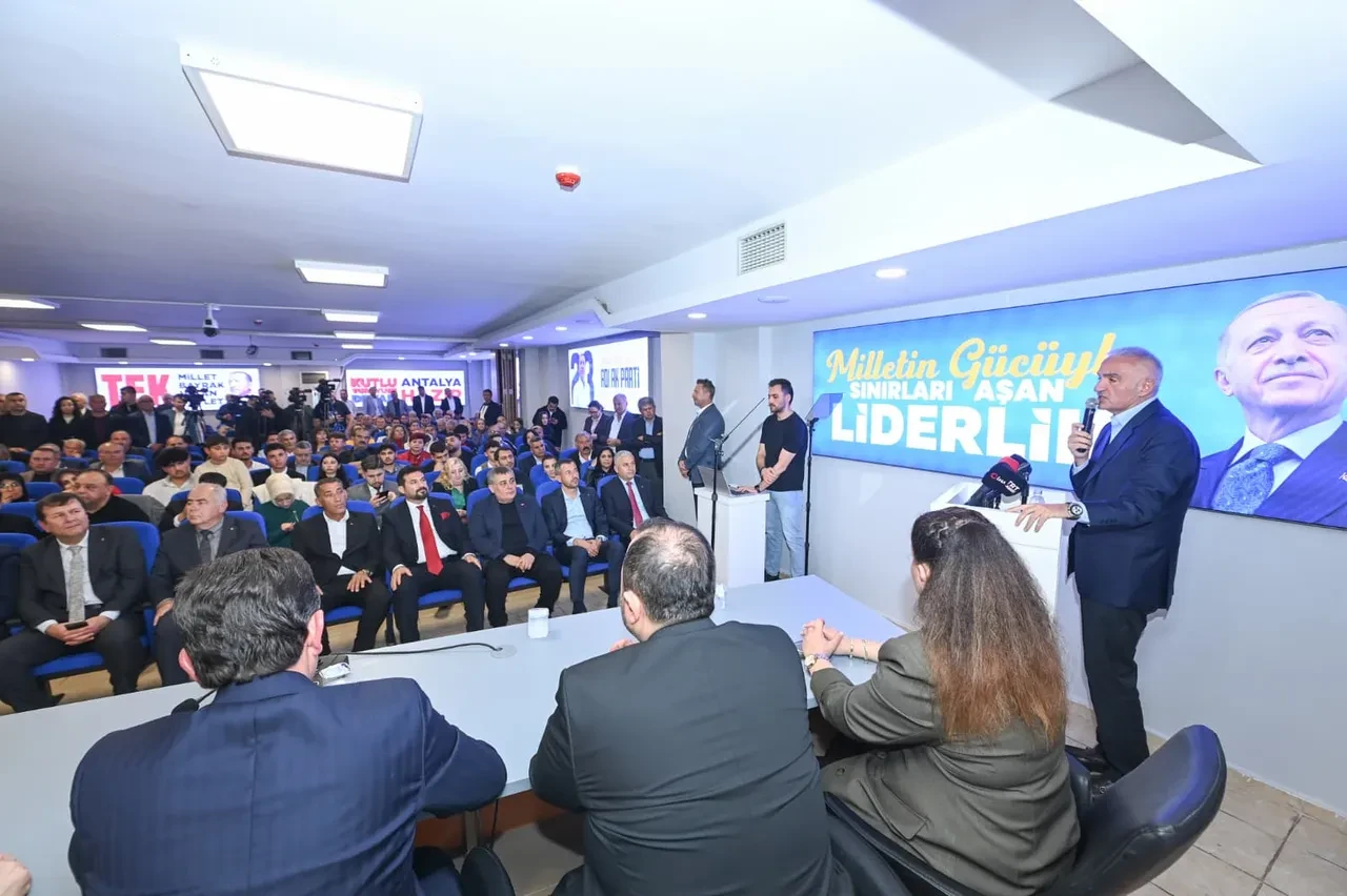 Bakan Ersoy duyurdu... Antalya rekor kırdı! 65 milyar dolarlık gelir  