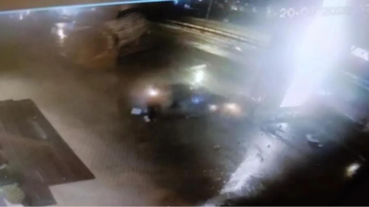 Bayram sabahı feci kaza! Reklam panosuna böyle çarptı: 1 ölü, 2 yaralı