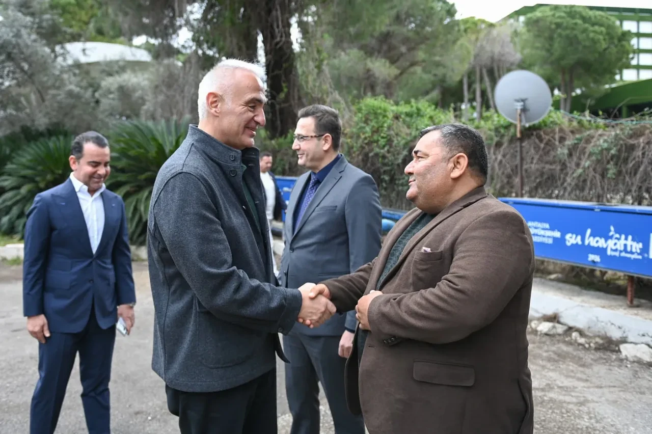 Belek’te geleneksel bayram buluşması! Esnaf taleplerini Bakan Ersoy’a iletti