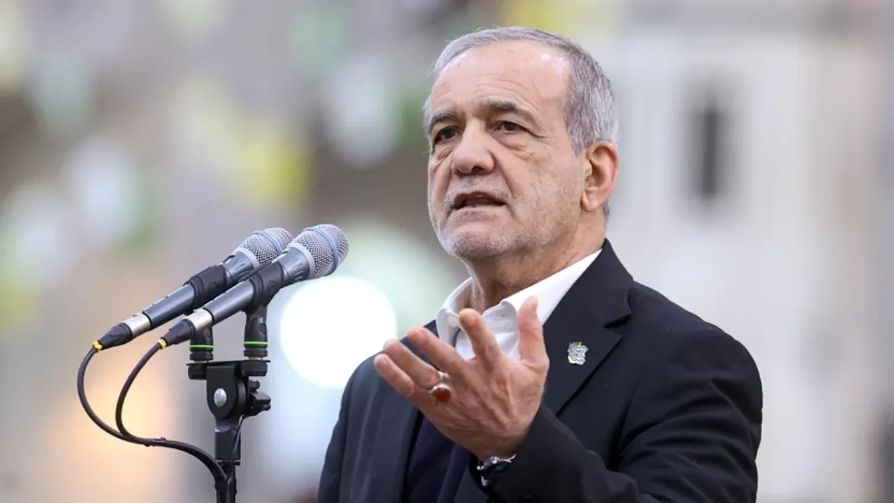 İran Cumhurbaşkanı Pezeşkiyan'dan yeni mesaj: "Komşu ülkelerle savaş peşinde değiliz"
