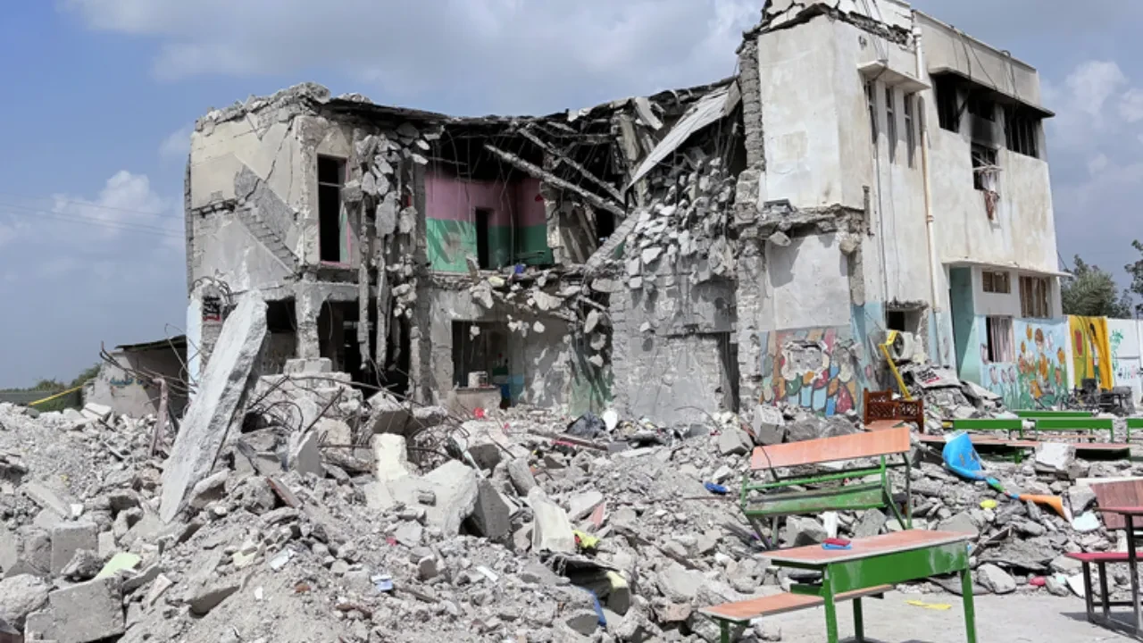 İran'da okul saldırısından sağ kurtulan çocuk dehşet anlarını anlattı