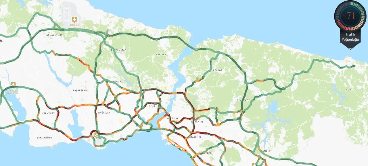 İstanbul'da trafik dur-kalk ilerliyor! Bayram ziyaretleri sağanakla birleşti: Trafik felç oldu
