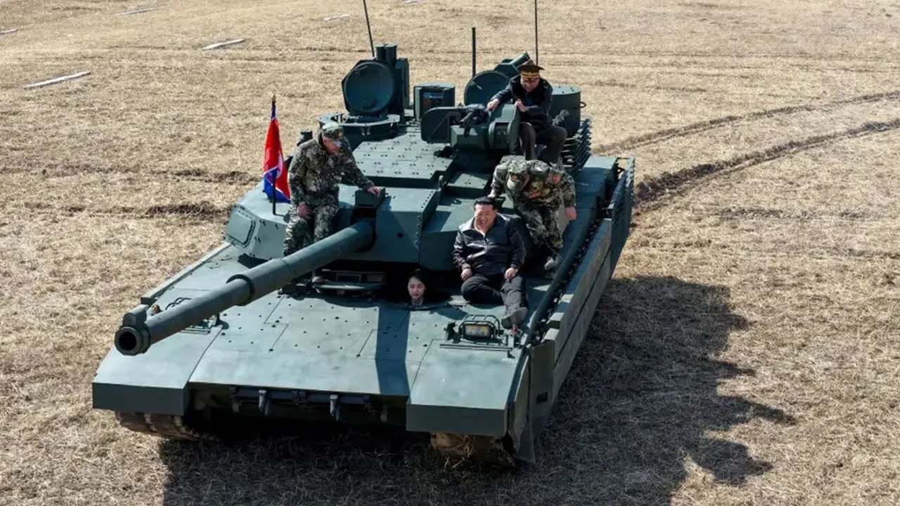 Kuzey Kore liderinin kızı sahneye çıktı! Kim Ju-ae tank başında görüntülendi