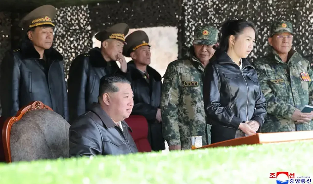 Kuzey Kore liderinin kızı sahneye çıktı! Kim Ju-ae tank başında görüntülendi