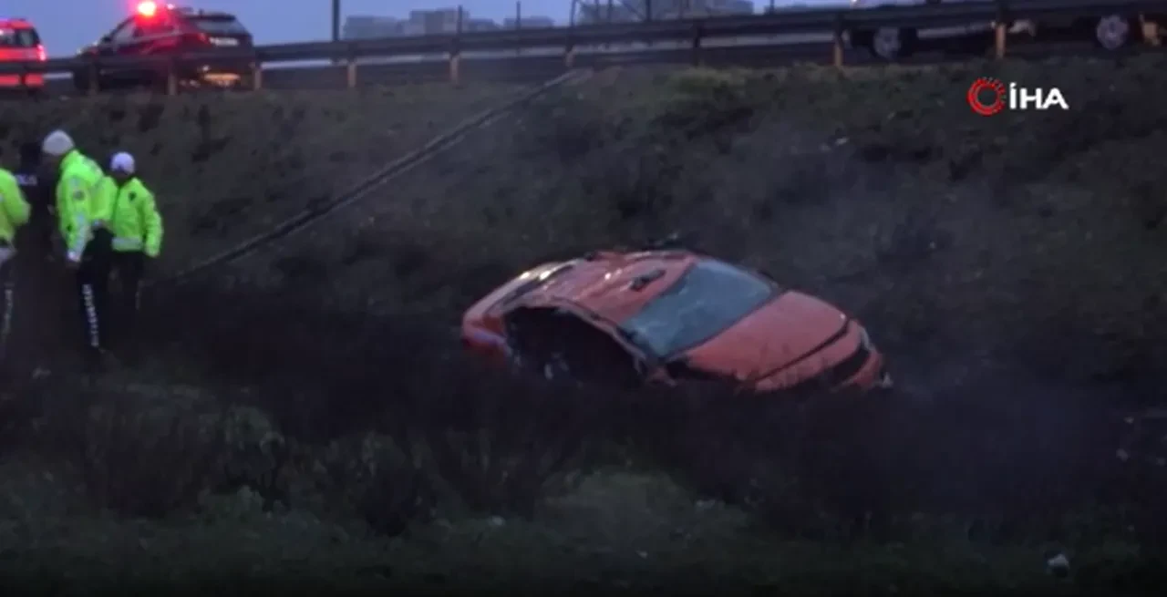 Pendik'te taksi su kanalına uçtu: 3 ölü, 1 yaralı