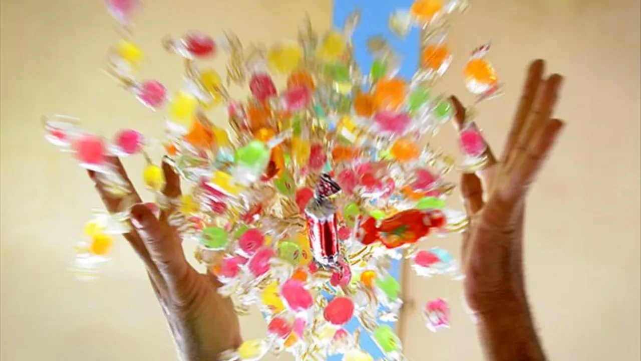 Sadece ağız tatlandırmak için değilmiş: Bayramlarda neden şeker ve tatlı dağıtılır? Asırlara dayanan geleneğin ardındaki sır ortaya çıktı