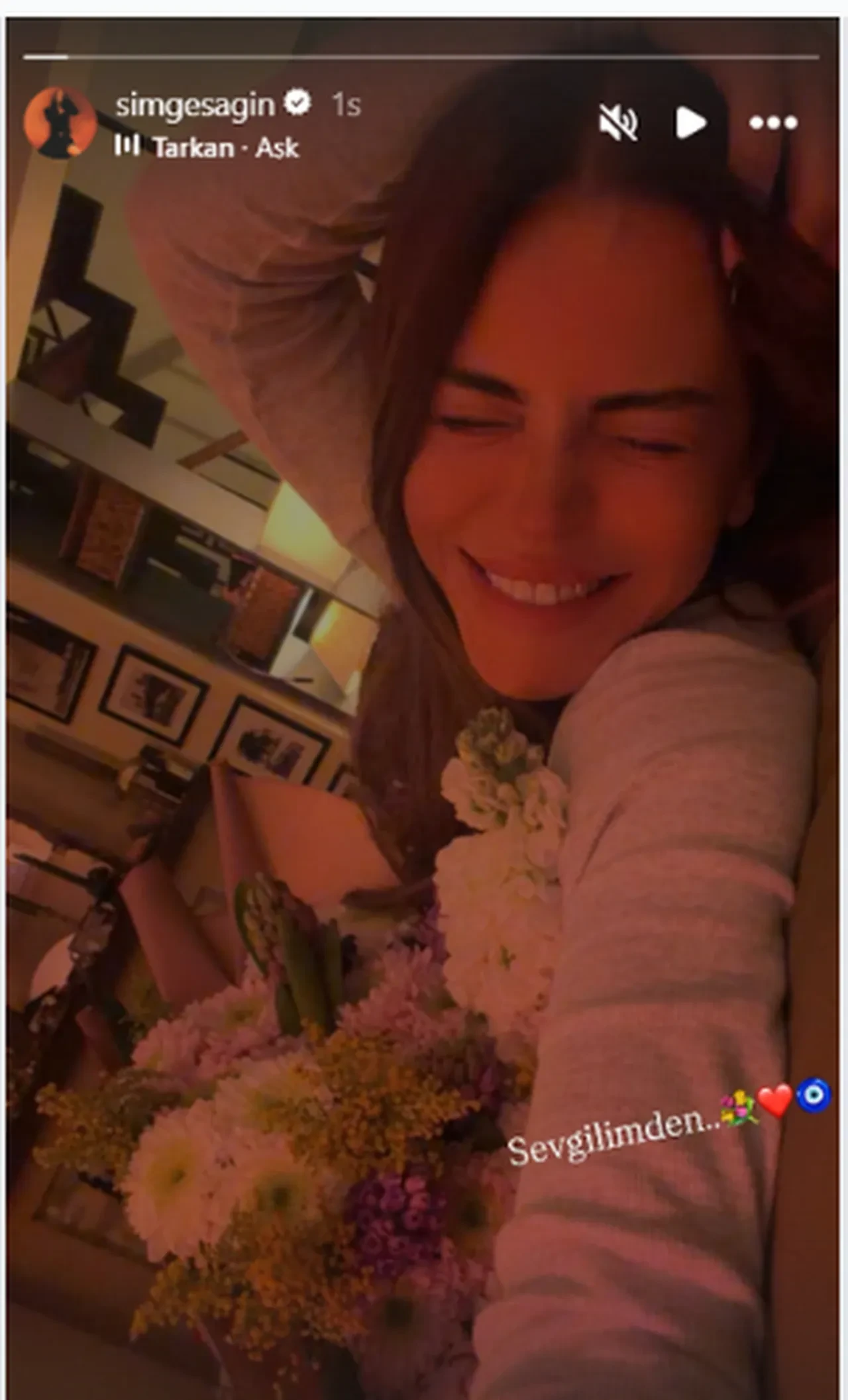 Simge Sağın yeni aşkını sosyal medyadan duyurdu