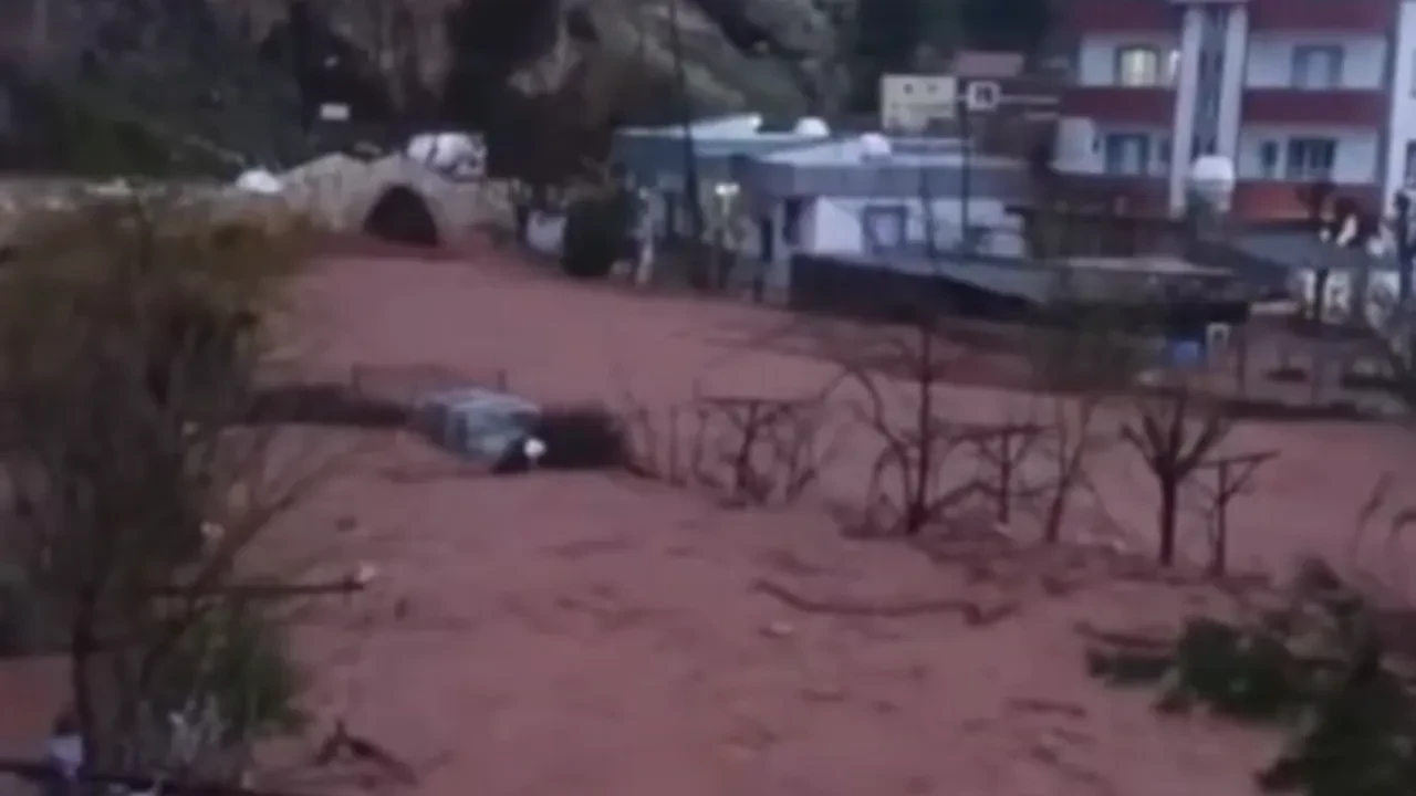 Şırnak'ı sağanak vurdu! Sel nedeniyle evleri su bastı