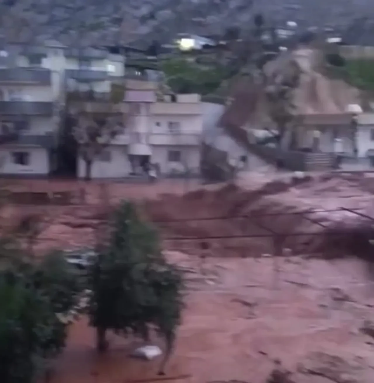 Şırnak'ı sağanak vurdu! Sel nedeniyle evleri su bastı