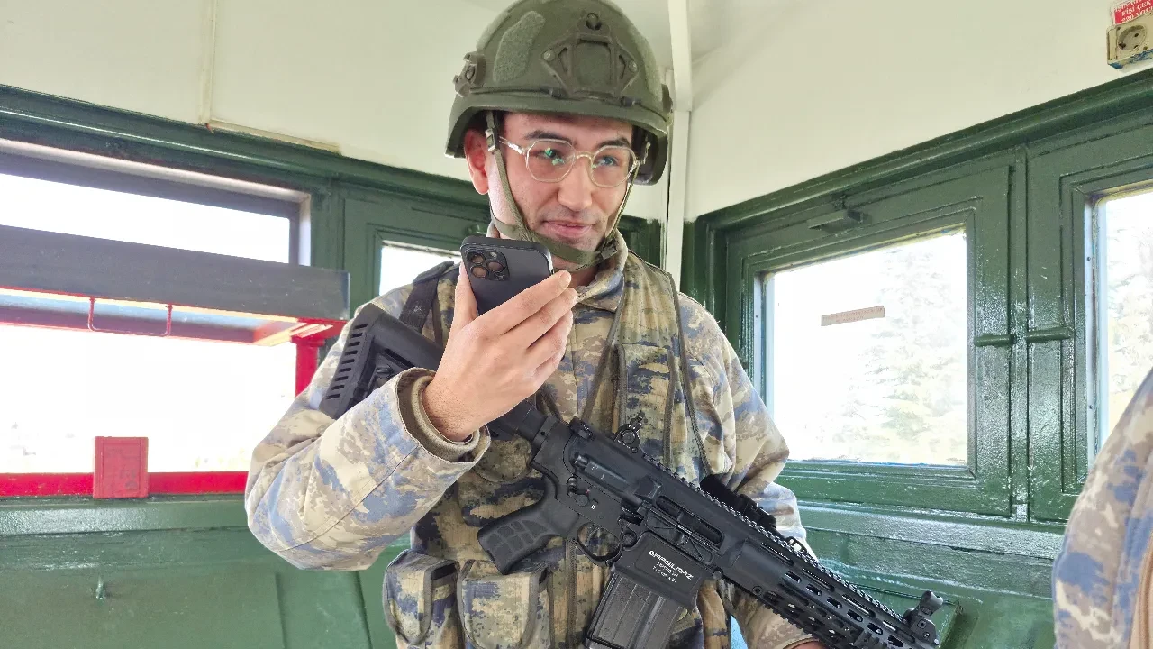 Vatan nöbetinde bayram: Mehmetçik’in telefonda annesiyle konuşması yürekleri ısıttı