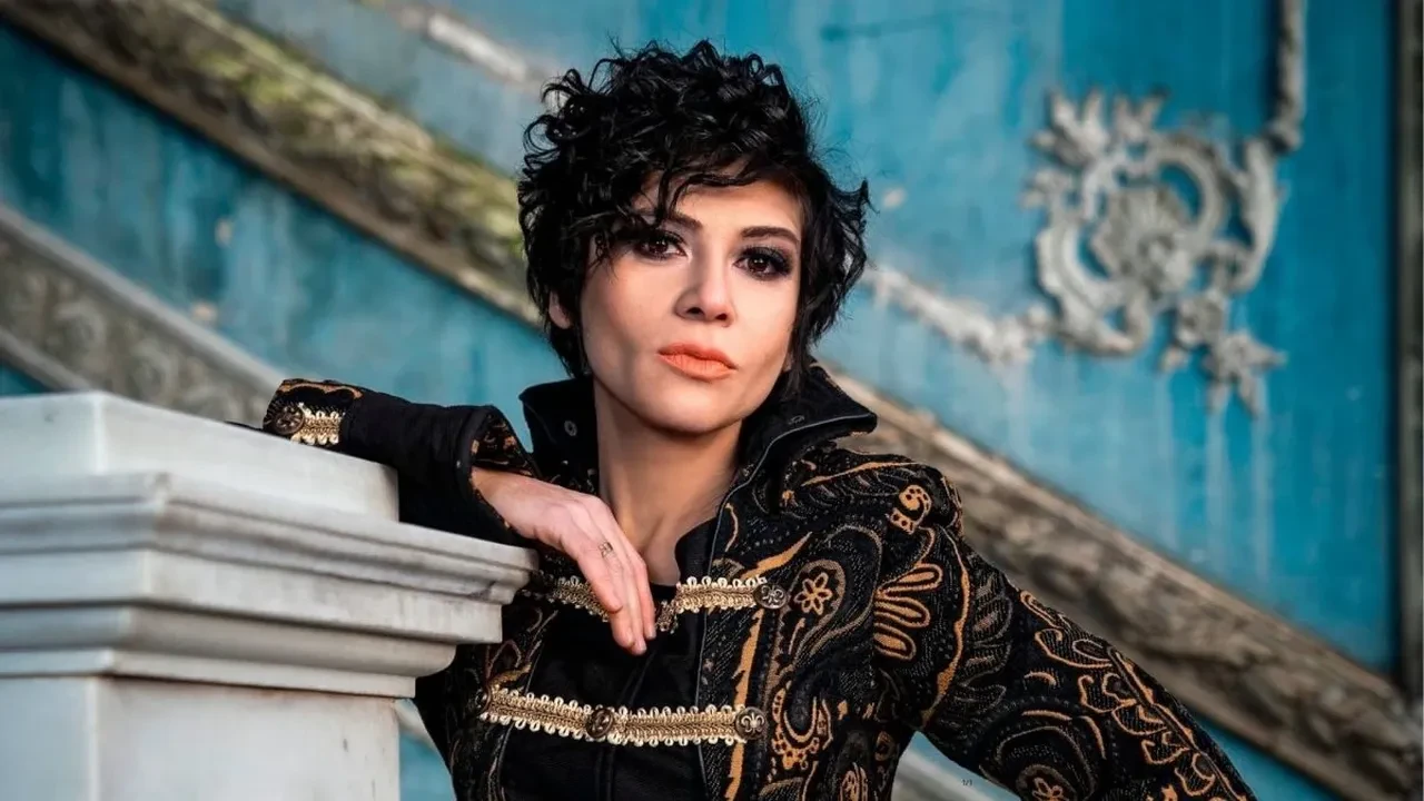 Aydilge'den Çağlar Ertuğrul'a Kurtlar Vadisi çıkışı