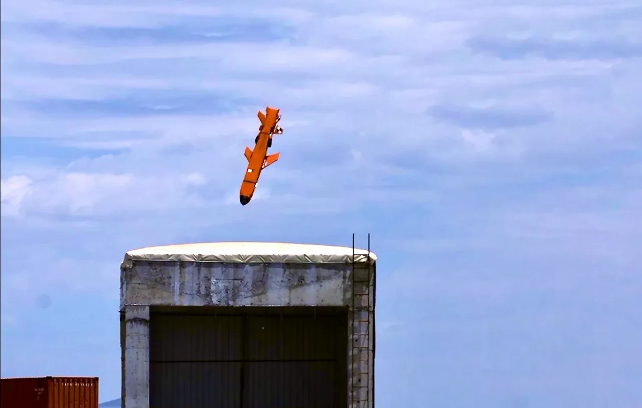 Bakan Kacır görüntüleri paylaştı! Milli seyir füzesi SOM-J hedefi tam isabetle vurdu