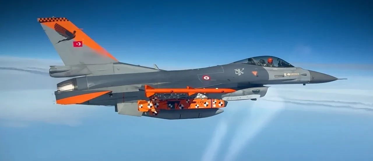 Bakan Kacır görüntüleri paylaştı! Milli seyir füzesi SOM-J hedefi tam isabetle vurdu