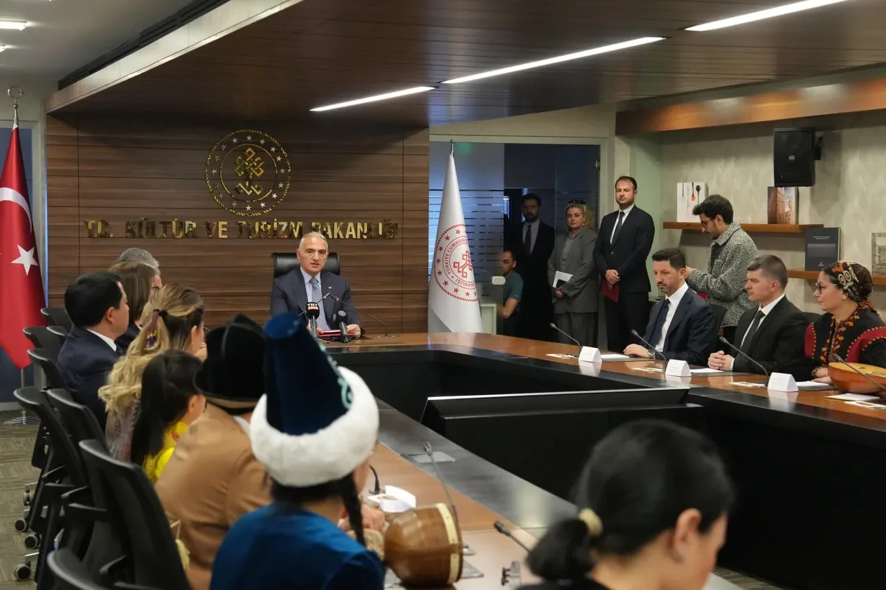 Bakanlıkta Nevruz buluşması! Türk dünyası Ankara’da buluştu: Bakan Ersoy Türksoy heyetini ağırladı