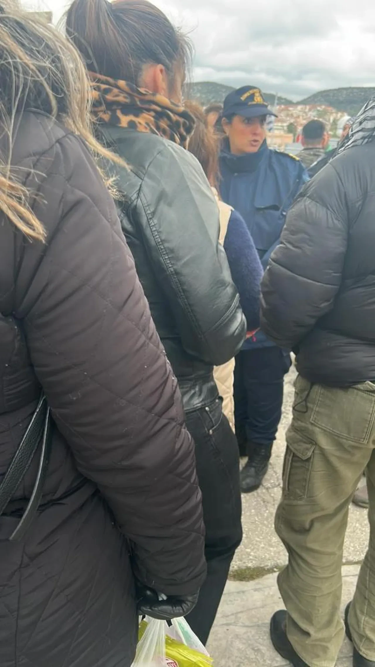 Bayram tatili esarete dönüştü: Midilli'de çiftçiler limanı kapattı, Türk tatilciler adada mahsur kaldı!