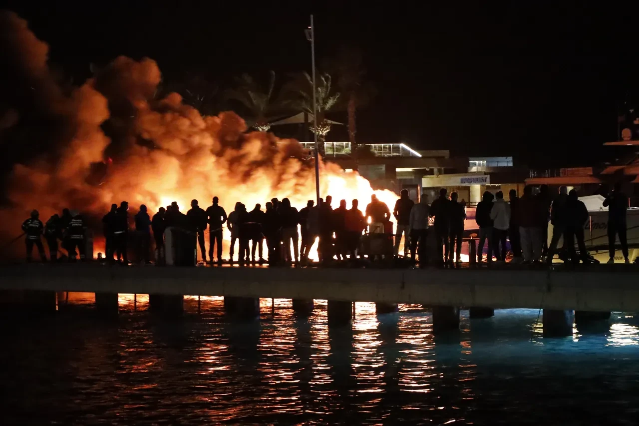 Bodrum'da marinada yangın! Milyonluk tekneler alev topuna döndü