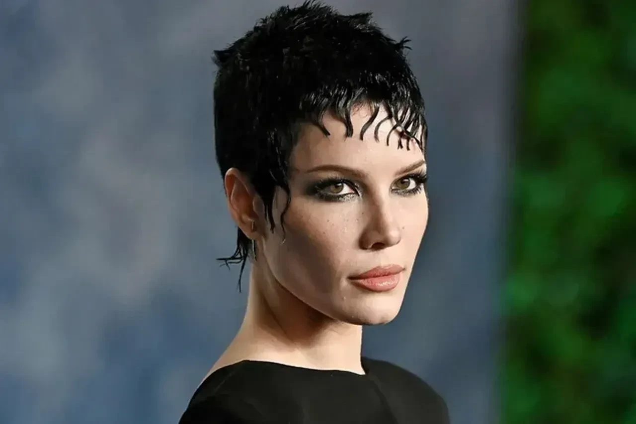 Dünyaca ünlü şarkıcı Halsey, Ramazan Bayramı'nı Türkçe kutladı, gönülleri fethetti 