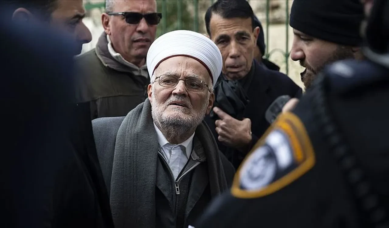 İsrail Mescid-i Aksa'yı işgal için harekete geçti! İmam İkrime Sabri, Türkiye Gazetesi'ne ağlayarak anlattı