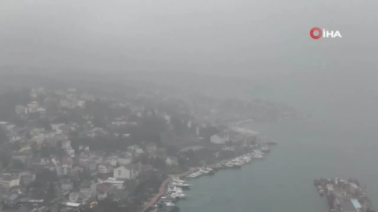 İstanbul bayram sabahına sisle uyandı! Göz gözü görmüyor 