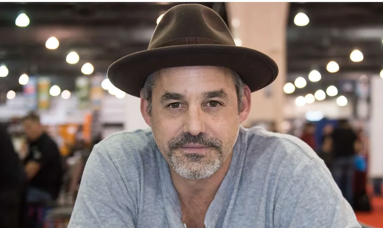 Oyuncu Nicholas Brendon uykusunda hayatını kaybetti 