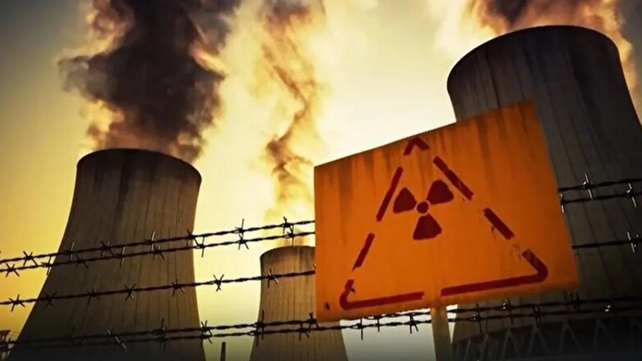 Savaşta nükleer sızıntı tehlikesi! İran İsrail'in stratejik noktasını vurdu, UAEA açıklama yaptı