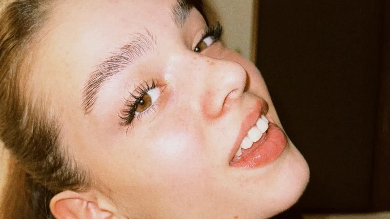 Yeraltı’nda Ülkü Hilal Çiftçi’nin seslendirdiği “Olmazlara Vuruluyorum” şarkısı beğeni topladı! Başarılı oyuncu sesiyle etkiledi