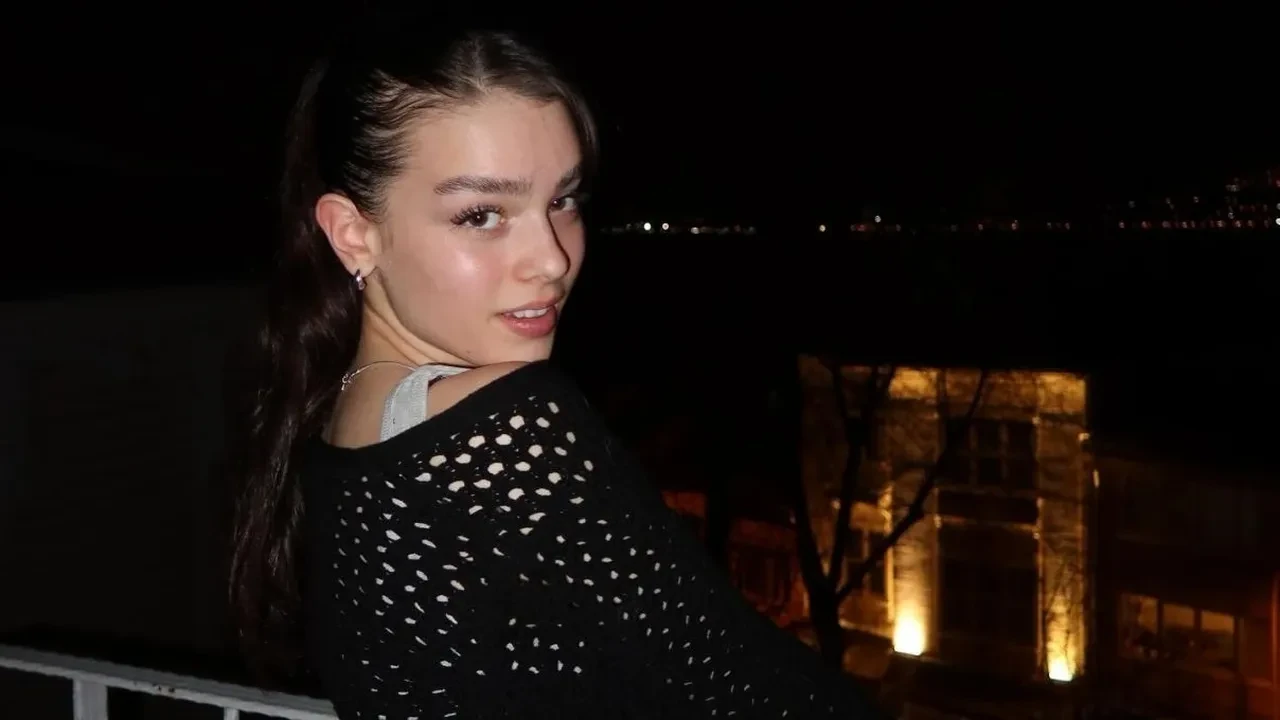 Yeraltı’nda Ülkü Hilal Çiftçi’nin seslendirdiği “Olmazlara Vuruluyorum” şarkısı beğeni topladı! Başarılı oyuncu sesiyle etkiledi