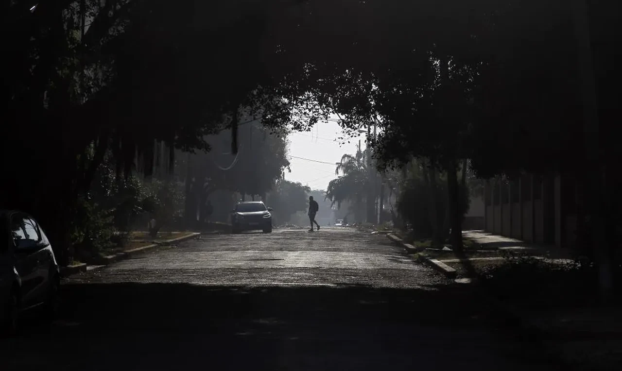 ABD'nin petrol engeli Küba'yı karanlığa gömdü: Ülkede sistem tamamen çöktü