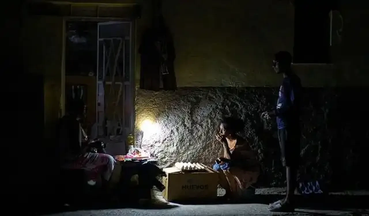 ABD'nin petrol engeli Küba'yı karanlığa gömdü: Ülkede sistem tamamen çöktü