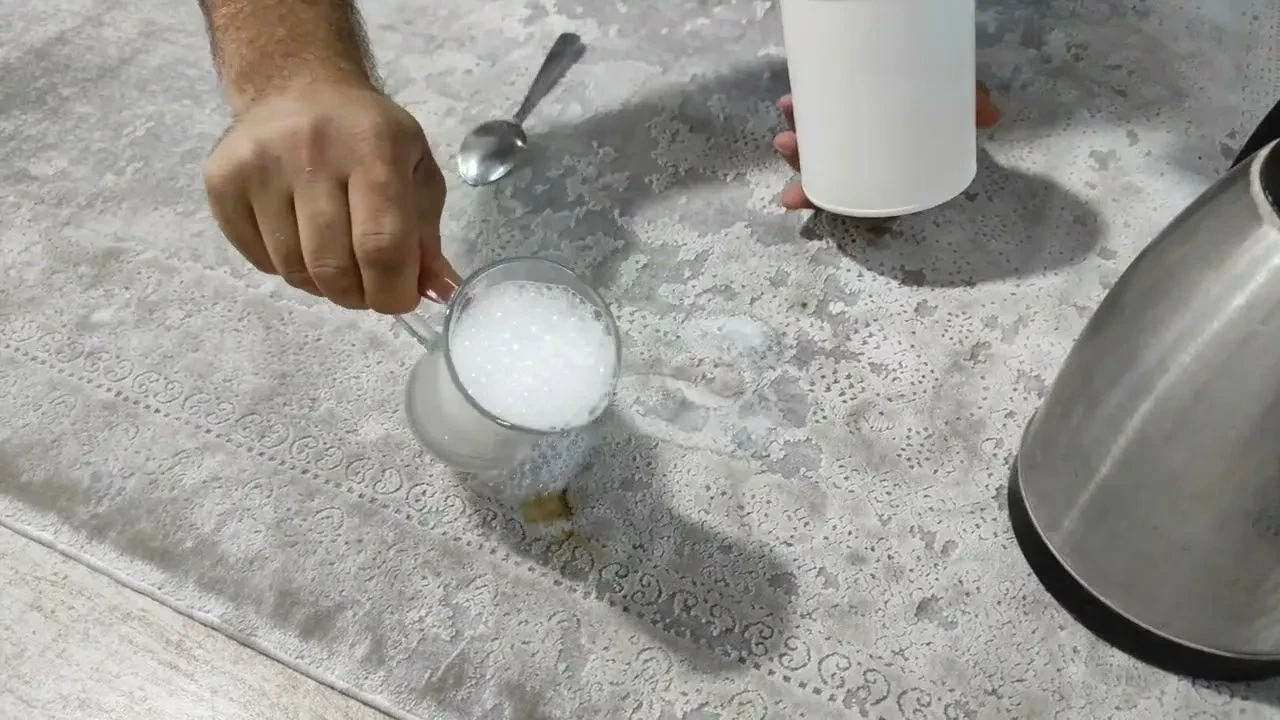 Bayramda en çok yaşanan ev kazası! Halı ve kanepelerdeki çay kahve lekeleri