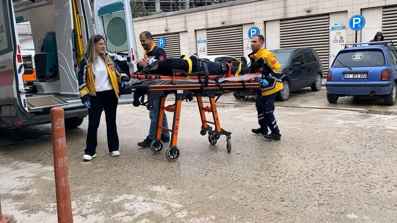 Bursa'da kamyonet ile araç çarpıştı: 4 yaralı