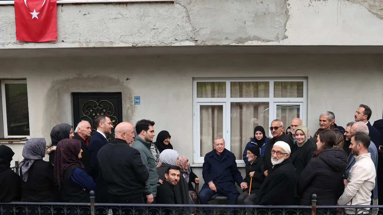 Cumhurbaşkanı Erdoğan, memleketi Rize’de komşularının bayramını kutladı