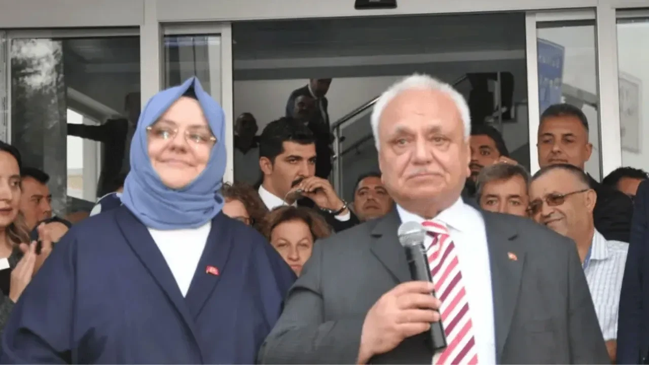 Eskişehir'de korkutan kaza: Eski bakanlar Atilla Koç ve Zehra Zümrüt Selçuk yaralandı!