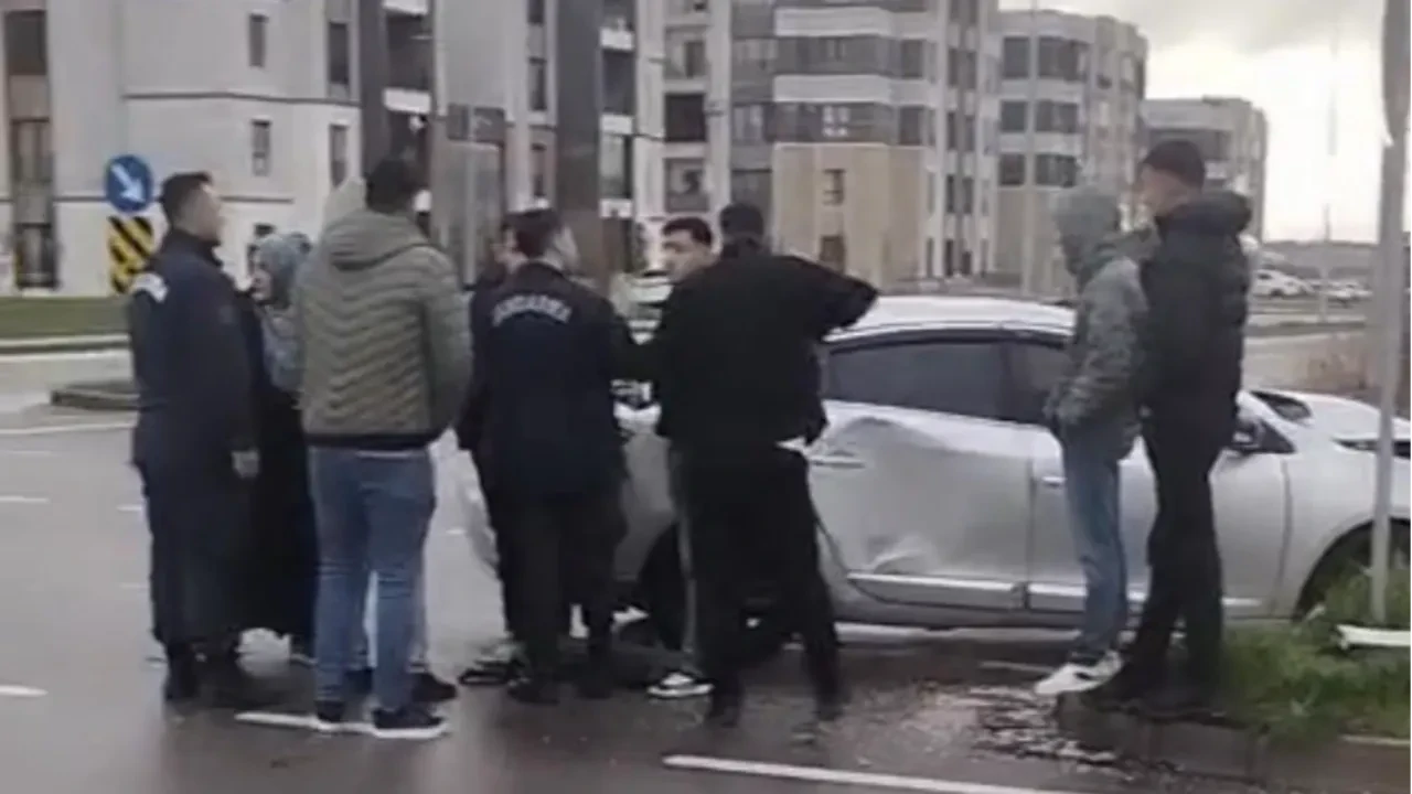 Jandarma facianın önüne geçti: Kaza yapıp kavgaya kalkıştılar
