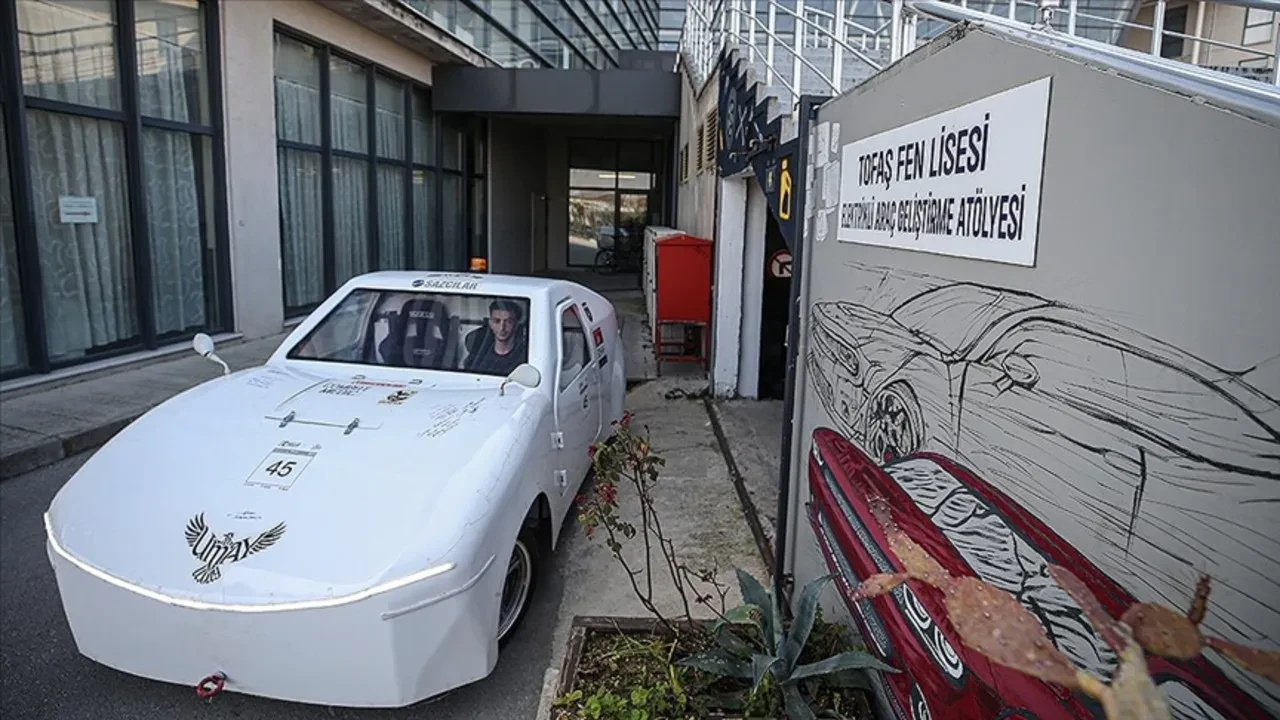 Liselilerin tasarladığı elektrikli araç UMAY, TEKNOFEST'te şampiyonluk hedefliyor