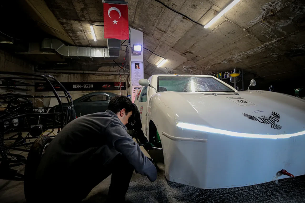 Liselilerin tasarladığı elektrikli araç UMAY, TEKNOFEST'te şampiyonluk hedefliyor