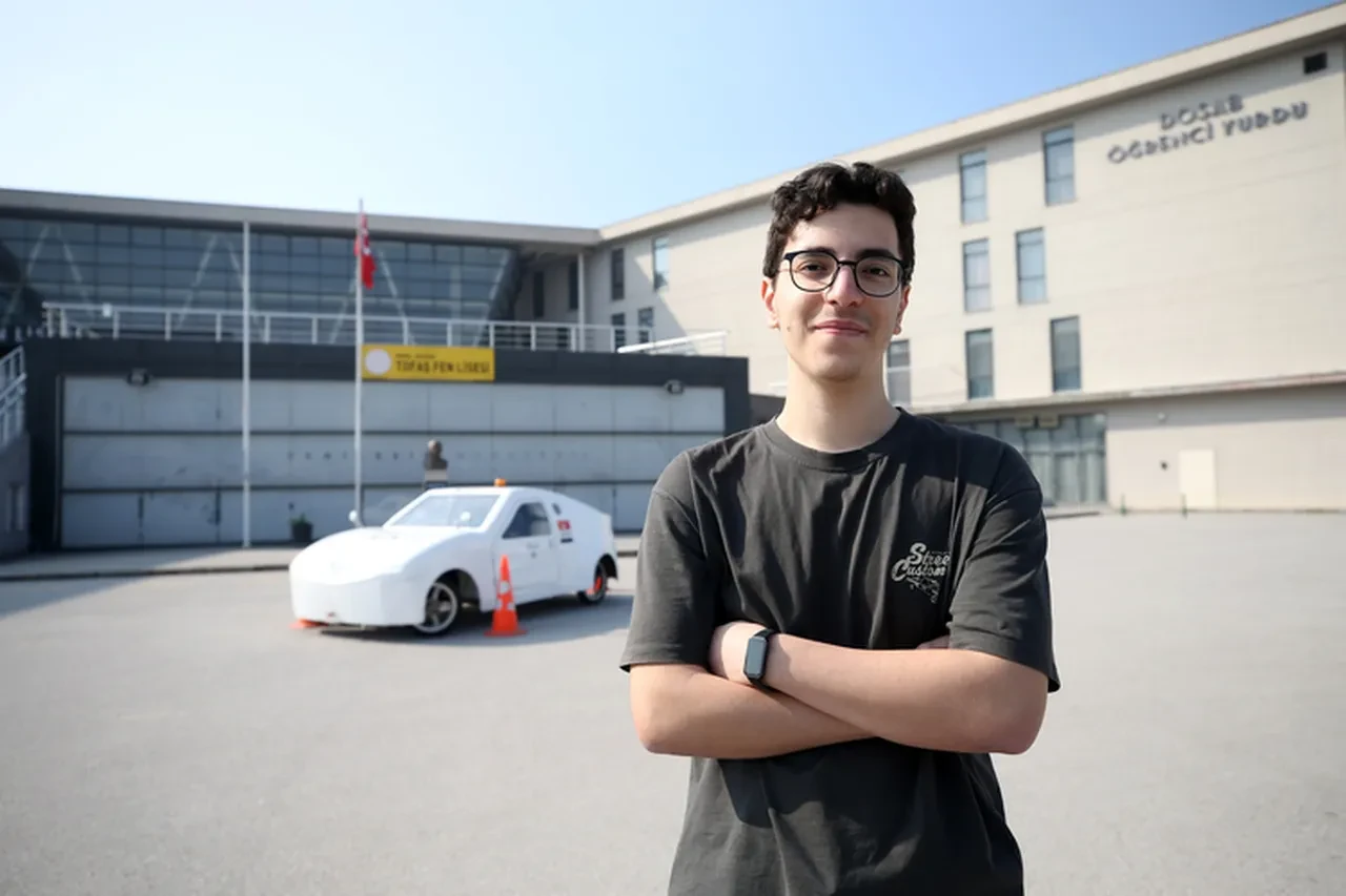 Liselilerin tasarladığı elektrikli araç UMAY, TEKNOFEST'te şampiyonluk hedefliyor