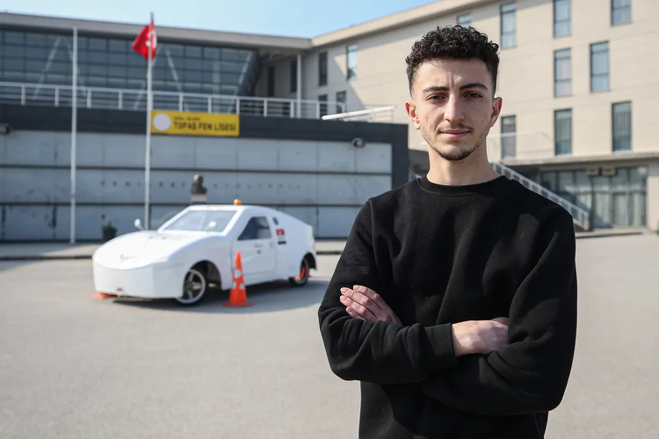 Liselilerin tasarladığı elektrikli araç UMAY, TEKNOFEST'te şampiyonluk hedefliyor