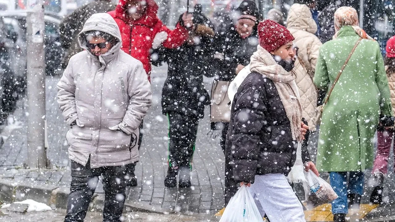 Meteoroloji 10 kenti sarı kodla uyardı! Kar ve sağanak geliyor: Bayramdan sonra da sürecek 