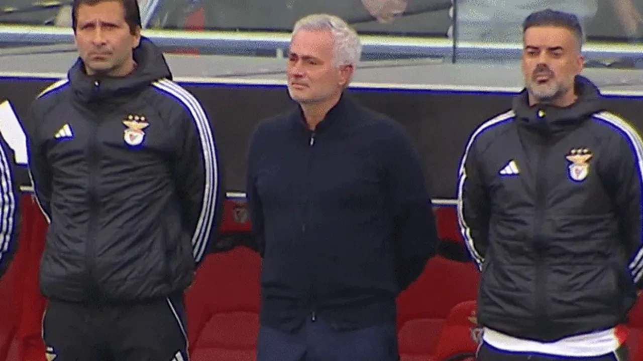 Mourinho'yu derinden sarsan ölüm! Maç öncesi gözyaşlarına boğuldu 