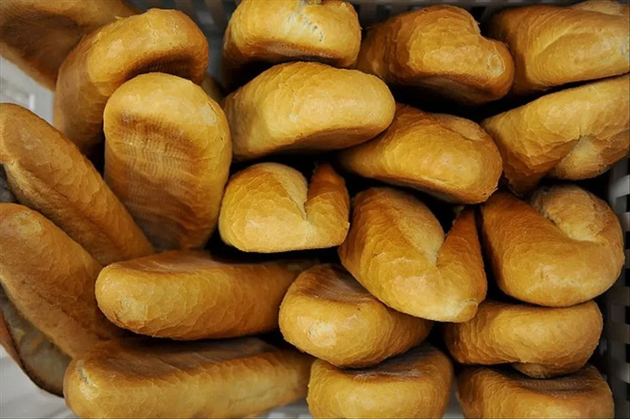 Bayat ekmeğin fiyatı tepki çekmişti! Ticaret Bakanlığı işin aslını açıkladı