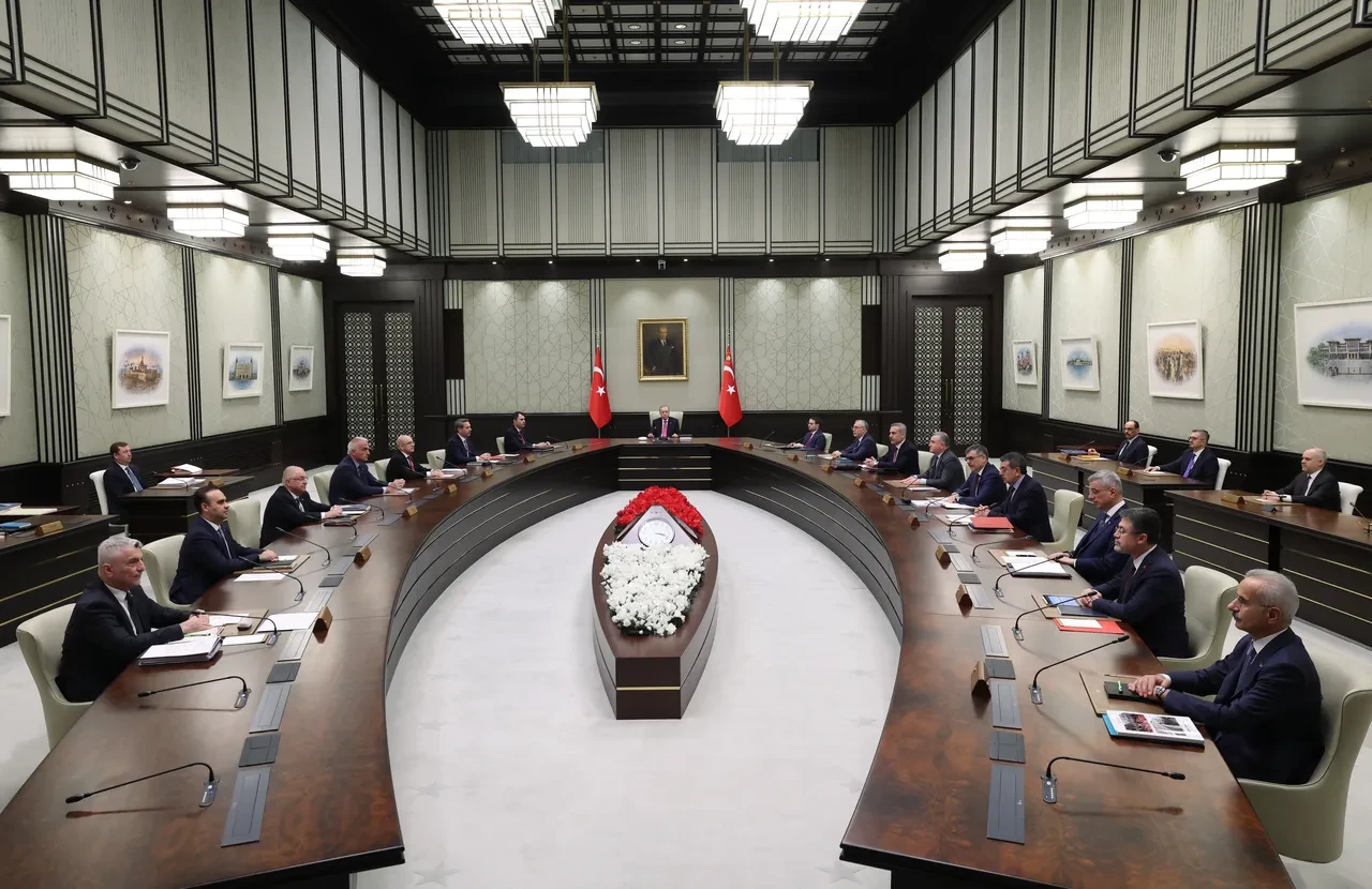 Bayram dönüşü yoğun mesai: Cumhurbaşkanı Erdoğan kurmaylarıyla yeni yol haritasını kararlaştıracak