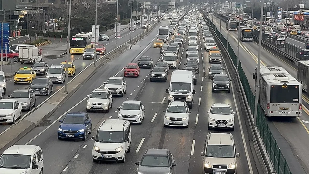 Bayramda otoyol ve köprülerden 12,3 milyon araç geçti