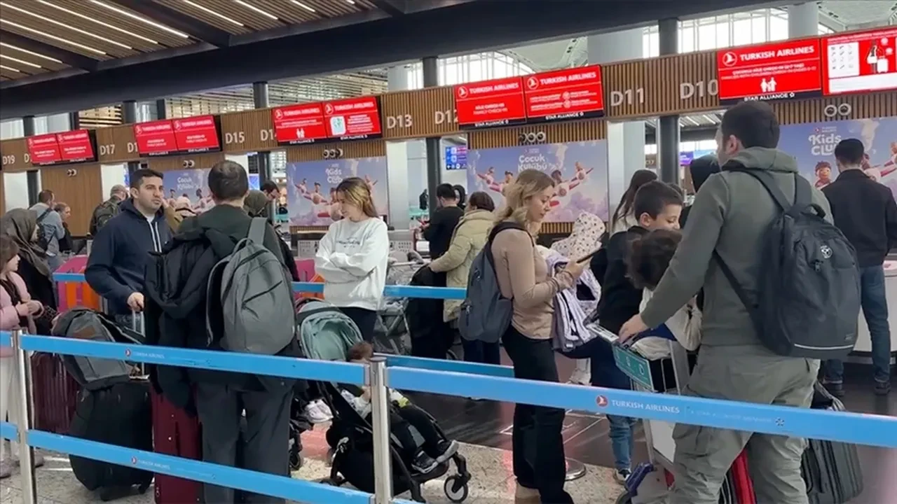 Bayramda otoyol ve köprülerden 12,3 milyon araç geçti