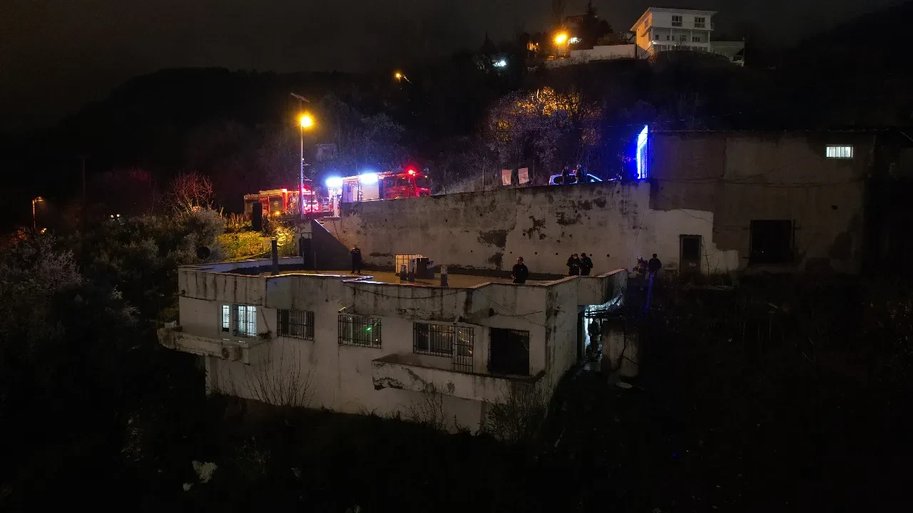 Bursa’da dikkatsizlik evi küle çevirdi: Sigarayla uyuyakaldı, itfaiye faciayı önledi