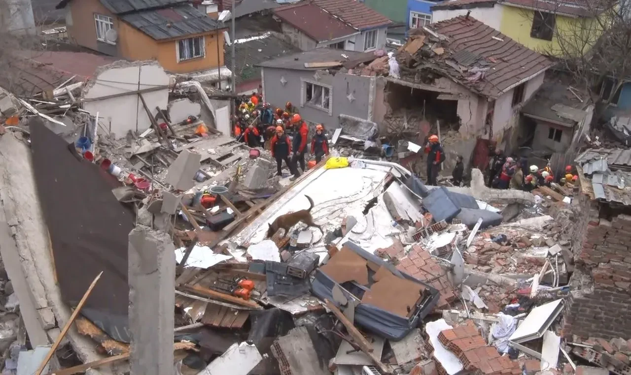 Fatih'te çöken binada yaralananlardan 2'si taburcu oldu