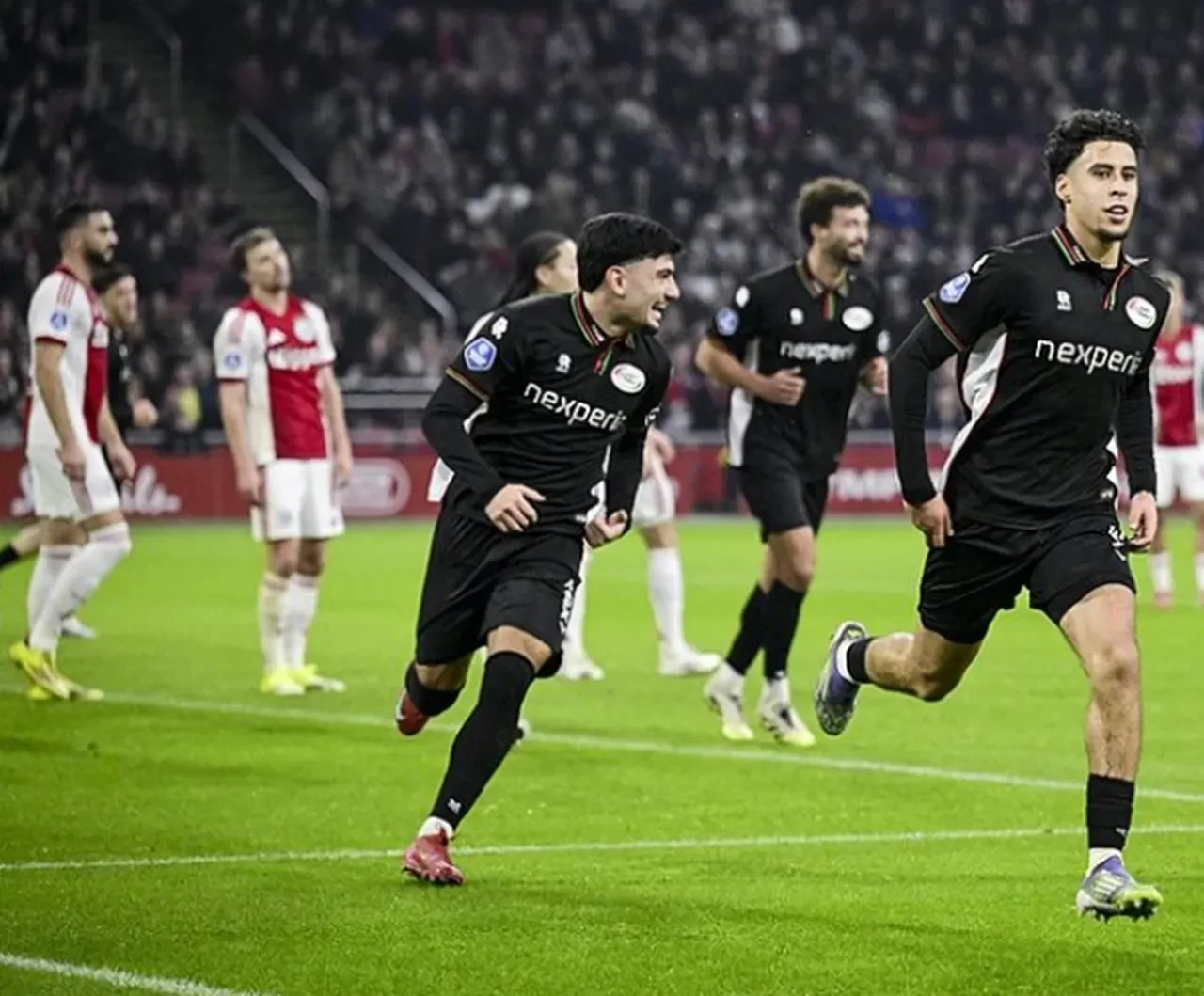 Fenerbahçe'de transfer harekatı: Hollanda’da çifte operasyon: Yönetim 2 genç yıldızı tribünden izledi