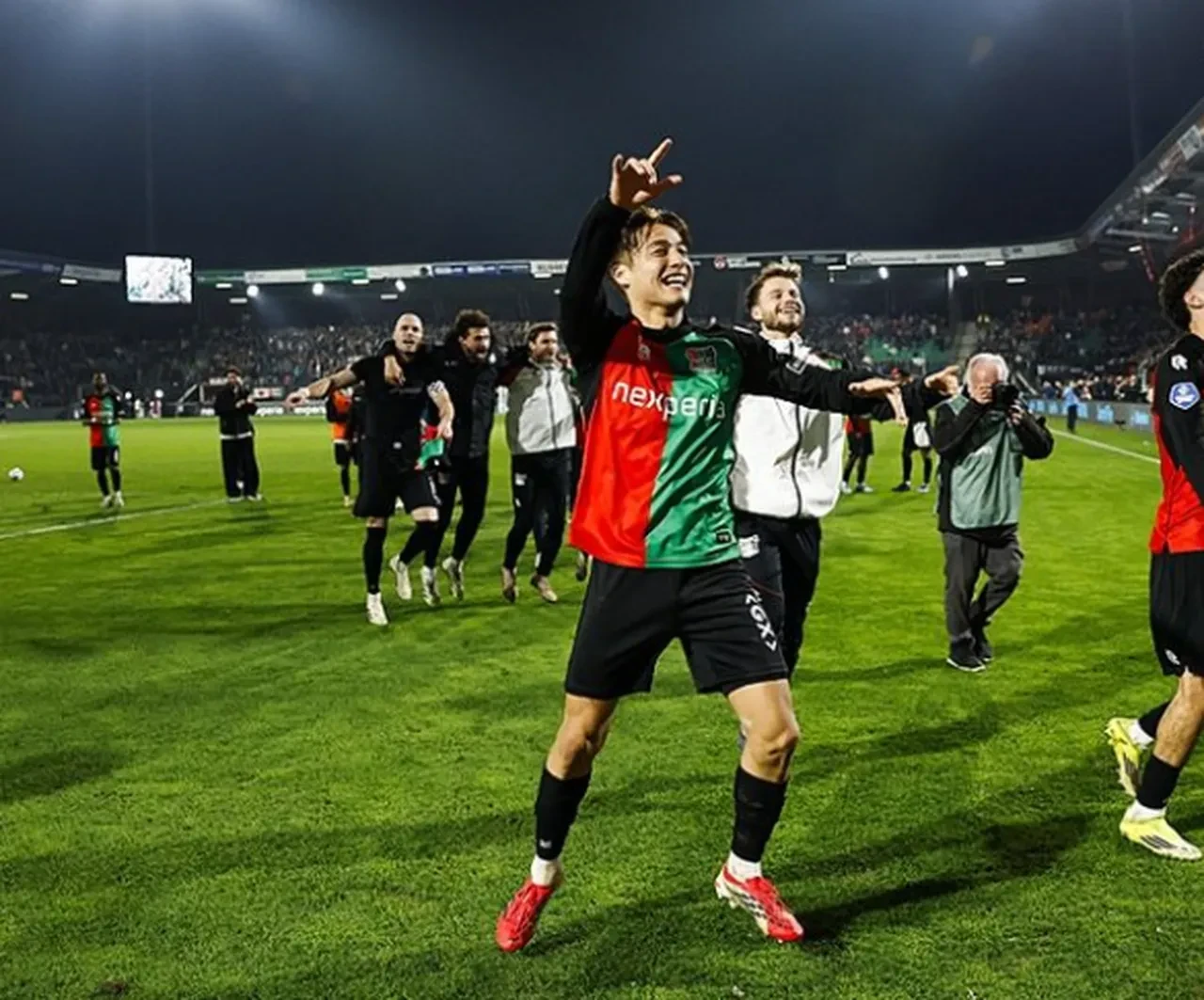 Fenerbahçe'de transfer harekatı: Hollanda’da çifte operasyon: Yönetim 2 genç yıldızı tribünden izledi