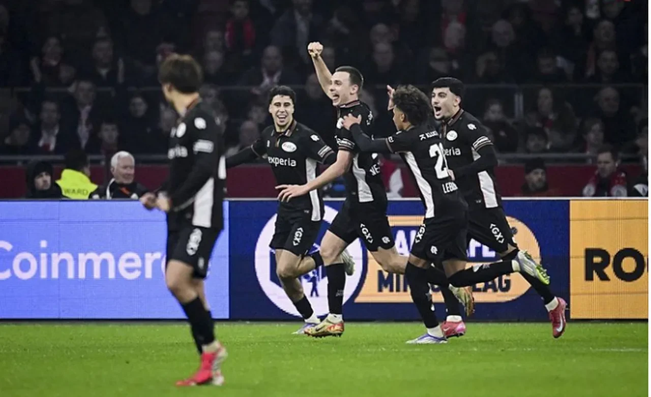 Fenerbahçe'de transfer harekatı: Hollanda’da çifte operasyon: Yönetim 2 genç yıldızı tribünden izledi