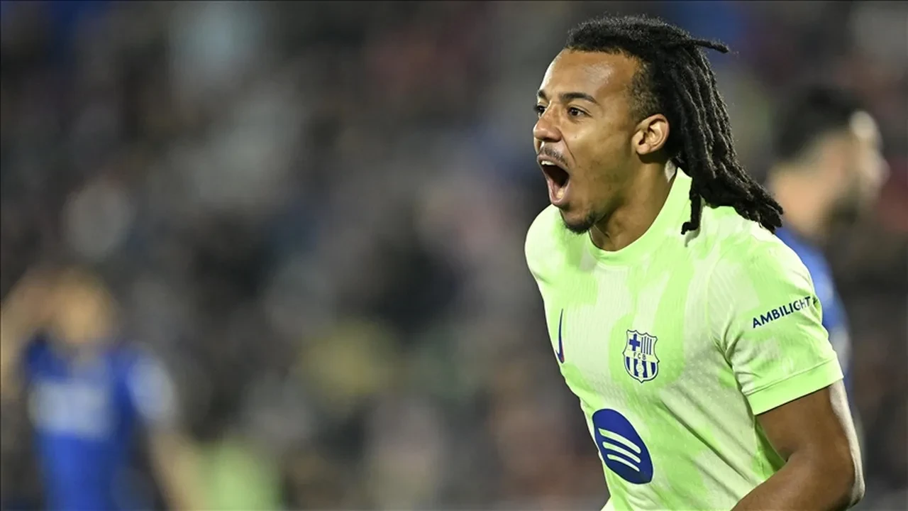 Fenerbahçe'de transferde gövde gösterisi! İngiliz devleri ile yarışa girdi: Barcelona'nın 65 milyonluk yıldızı için operasyon başladı